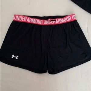 INDER ARMOR athletic shorts